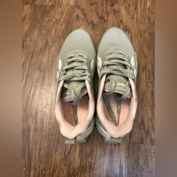 Reebok NWOT Women's Pink and Green Sneaker. Size 7.5 - Picture 4 of 7